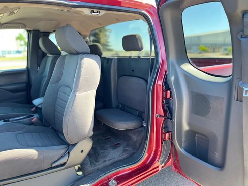 Used 2017 Nissan Frontier S image 12