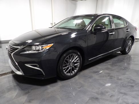 Used 2018 Lexus ES 350 w/ Navigation System Package image 4