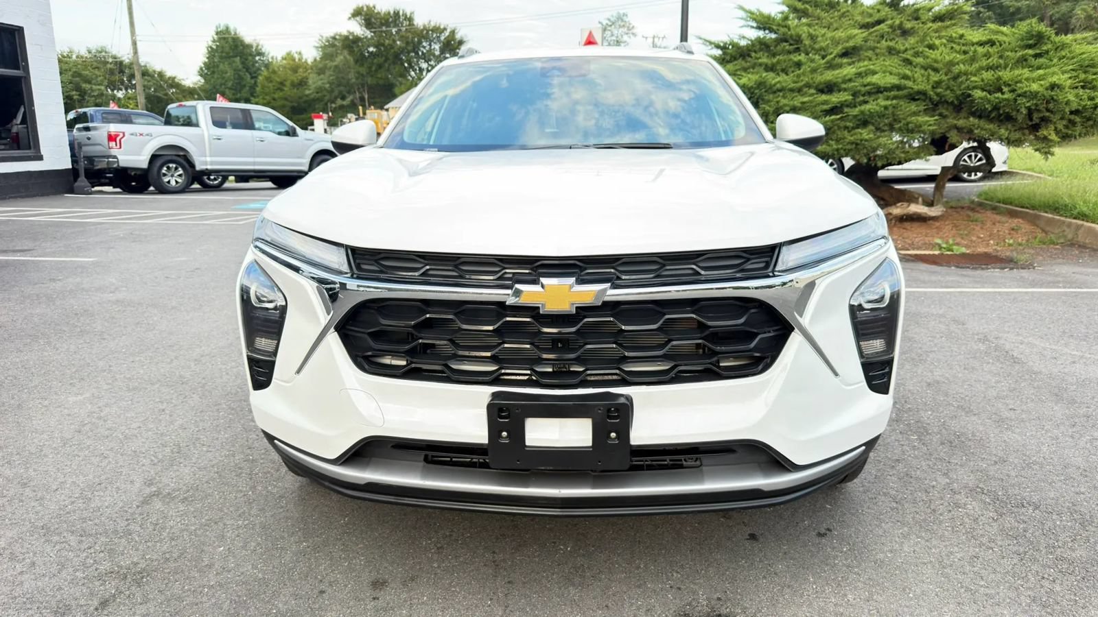 Used 2025 Chevrolet Trax LT FWD image 10