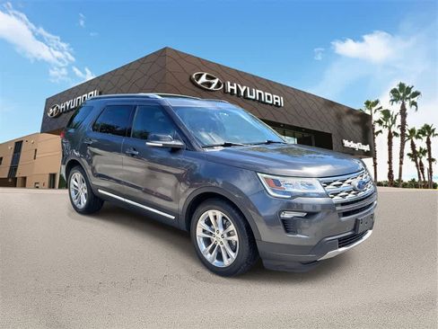 Used 2018 Ford Explorer XLT w/ Equipment Group 202A image 4