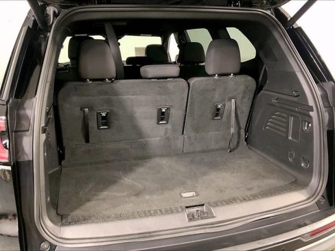 Used 2025 GMC Acadia Elevation AWD/4WD image 4