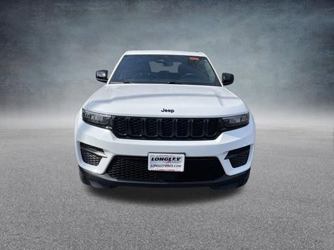 Used 2023 Jeep Grand Cherokee Altitude AWD/4WD image 2