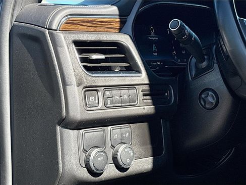 Used 2023 Chevrolet Suburban Premier image 10