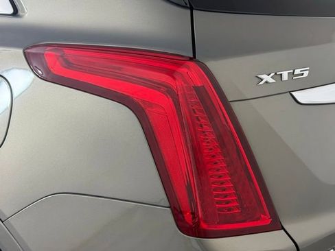 Used 2018 Cadillac XT5 Luxury w/ Driver Awareness Package AWD/4WD image 13