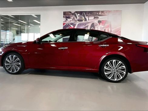 Used 2023 Nissan Altima 2.5 SL AWD/4WD image 3