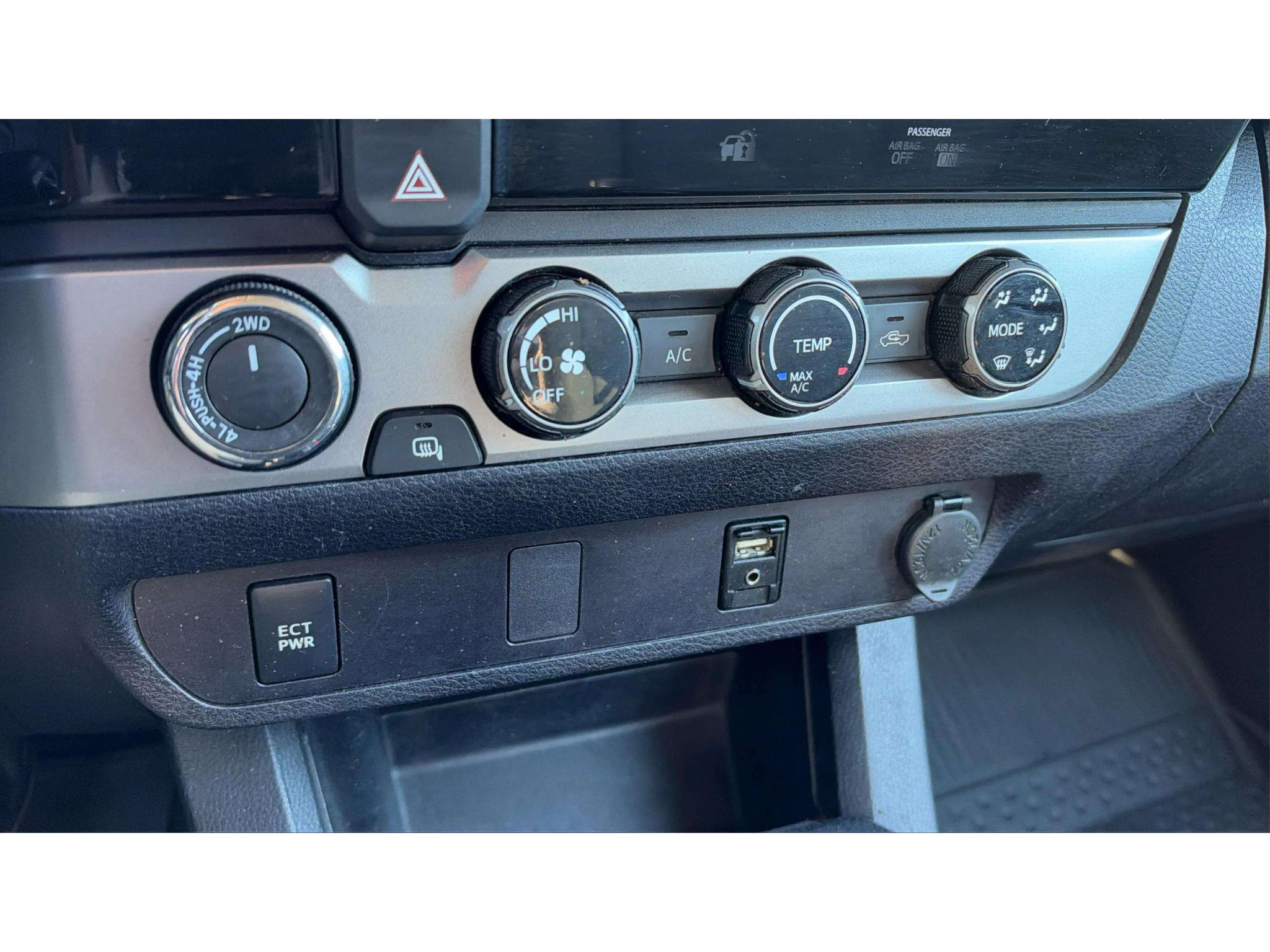 Used 2017 Toyota Tacoma SR5 w/ Tow Package AWD/4WD image 23