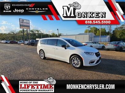 New 2026 Chrysler Pacifica Select