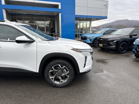 New 2026 Chevrolet Trax LT w/ LT Convenience Package image 2