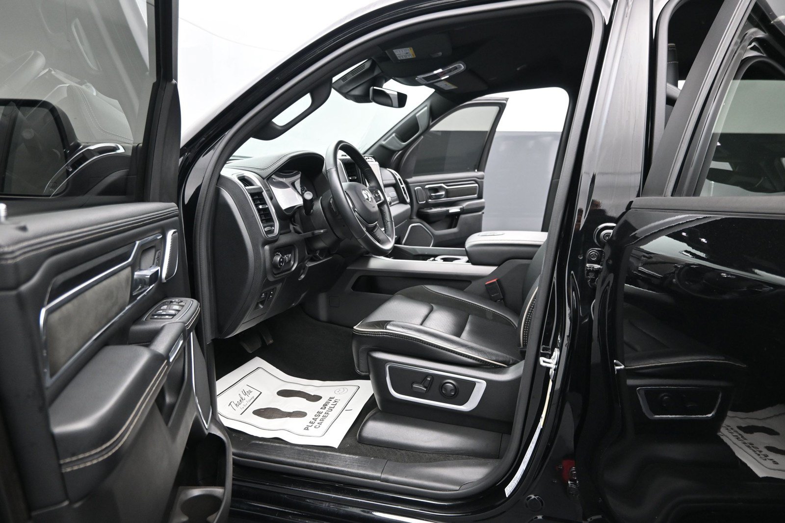 Used 2023 RAM 1500 Laramie AWD/4WD image 12