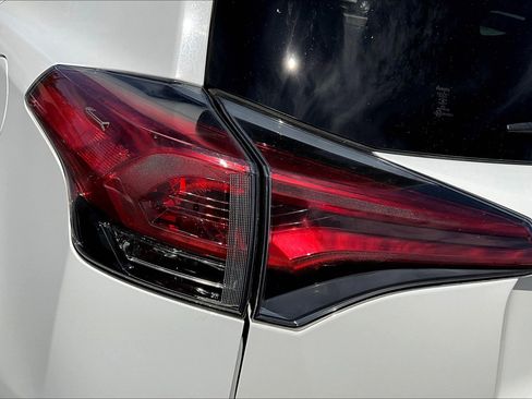 Used 2017 Toyota RAV4 XLE image 28