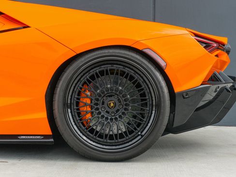 Used 2025 Lamborghini Revuelto Coupe 2D image 23