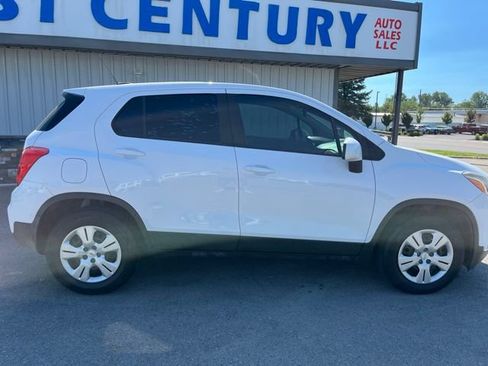 Used 2018 Chevrolet Trax LS FWD image 14