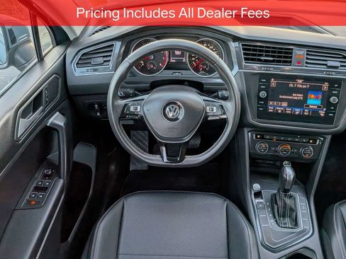 Used 2021 Volkswagen Tiguan SE w/ Panoramic Sunroof Package FWD image 17