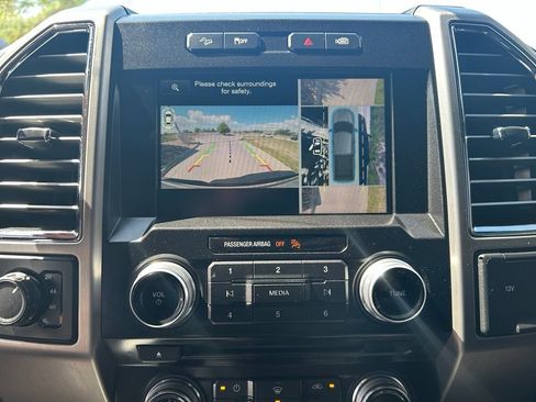 Used 2015 Ford F150 Platinum w/ Equipment Group 701A Luxury AWD/4WD image 18