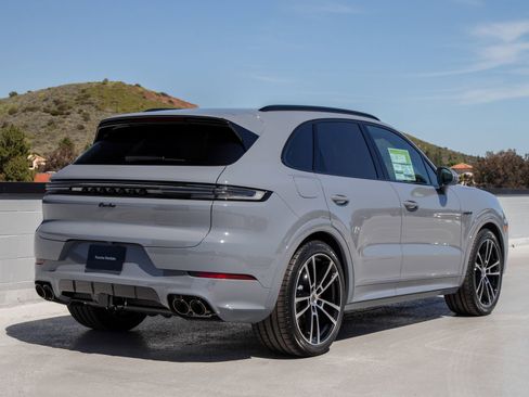 New 2026 Porsche Cayenne Turbo AWD/4WD image 9