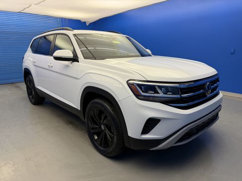Used 2023 Volkswagen Atlas SE w/ Panoramic Sunroof Package AWD/4WD image 2