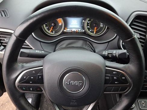 Used 2019 Jeep Cherokee Limited image 22