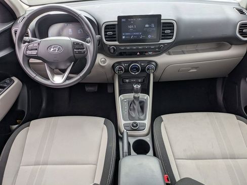 Used 2025 Hyundai Venue SEL FWD image 25