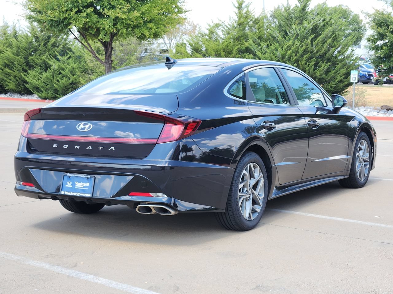 Used 2023 Hyundai Sonata SEL w/ Convenience Package FWD image 4
