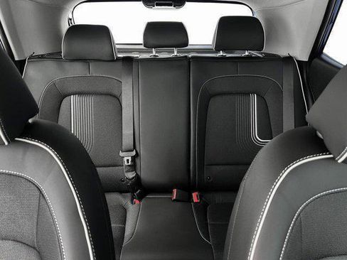 New 2025 Hyundai Venue Limited image 16