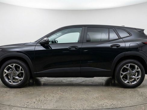 Used 2025 Chevrolet Trax LT w/ LT Convenience Package FWD image 5
