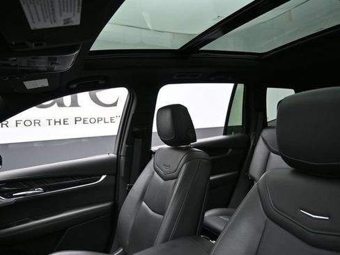 Used 2025 Cadillac XT6 Premium Luxury FWD image 18