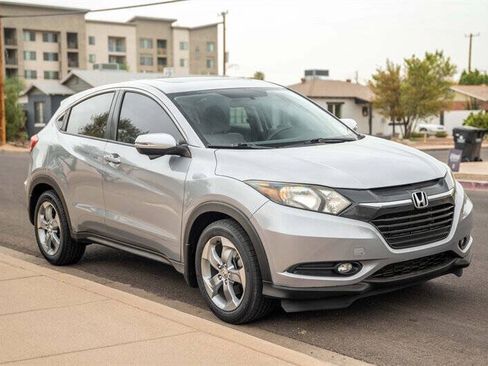 Used 2017 Honda HR-V EX image 7