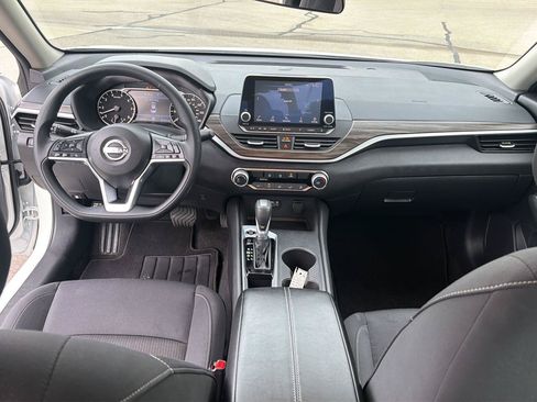 Used 2025 Nissan Altima 2.5 SV FWD image 30
