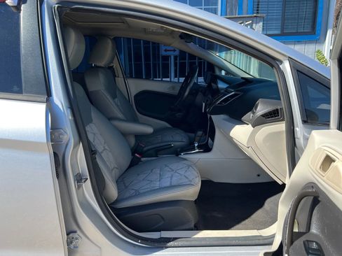 Used 2013 Ford Fiesta SE image 12