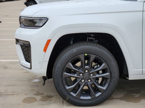 New 2026 Jeep Grand Cherokee L Limited AWD/4WD image 5