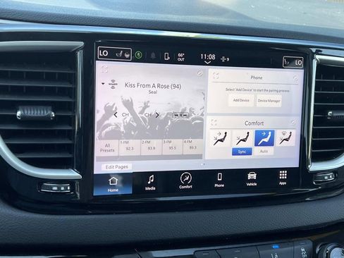 Used 2023 Chrysler Pacifica Touring-L FWD image 18
