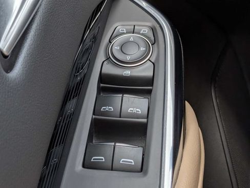 Used 2024 Cadillac XT4 Luxury w/ Cold Weather Package FWD image 28