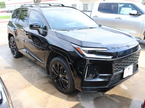 Used 2026 Toyota RAV4 XSE w/ Panoramic Sun Roof Package AWD/4WD image 2