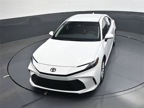 Used 2025 Toyota Camry LE w/ Convenience Package image 24