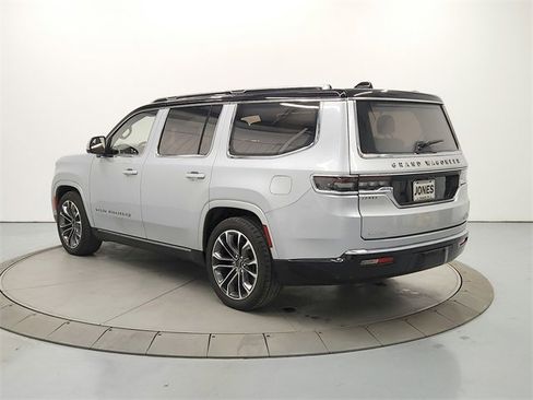 Used 2022 Jeep Grand Wagoneer Series III w/ Rear Seat Video Group 1 image 5