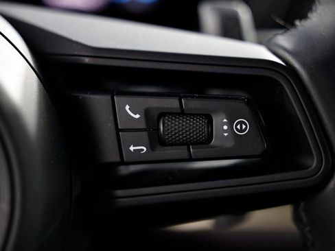 Certified 2025 Porsche Cayenne AWD/4WD image 39