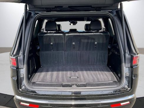 Certified 2024 Jeep Wagoneer Series II w/ Flexible Seating Group AWD/4WD image 27