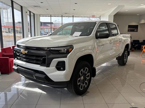 New 2024 Chevrolet Colorado LT w/ LT Convenience Package III image 1