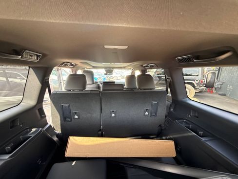 Used 2026 Lexus GX 550 w/ Accessory Package (2T) AWD/4WD image 13