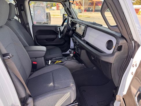 Used 2024 Jeep Wrangler Unlimited Sport AWD/4WD image 16