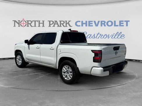 Used 2022 Nissan Frontier SV w/ Technology Package RWD image 5