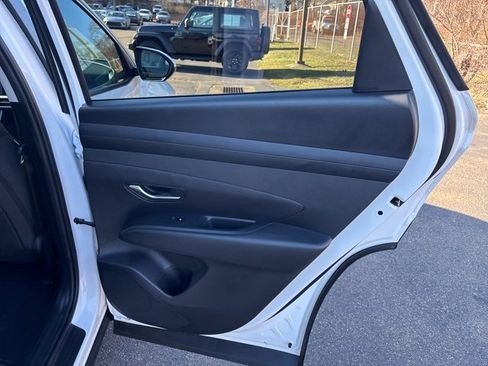 Certified 2025 Hyundai Tucson SEL image 9