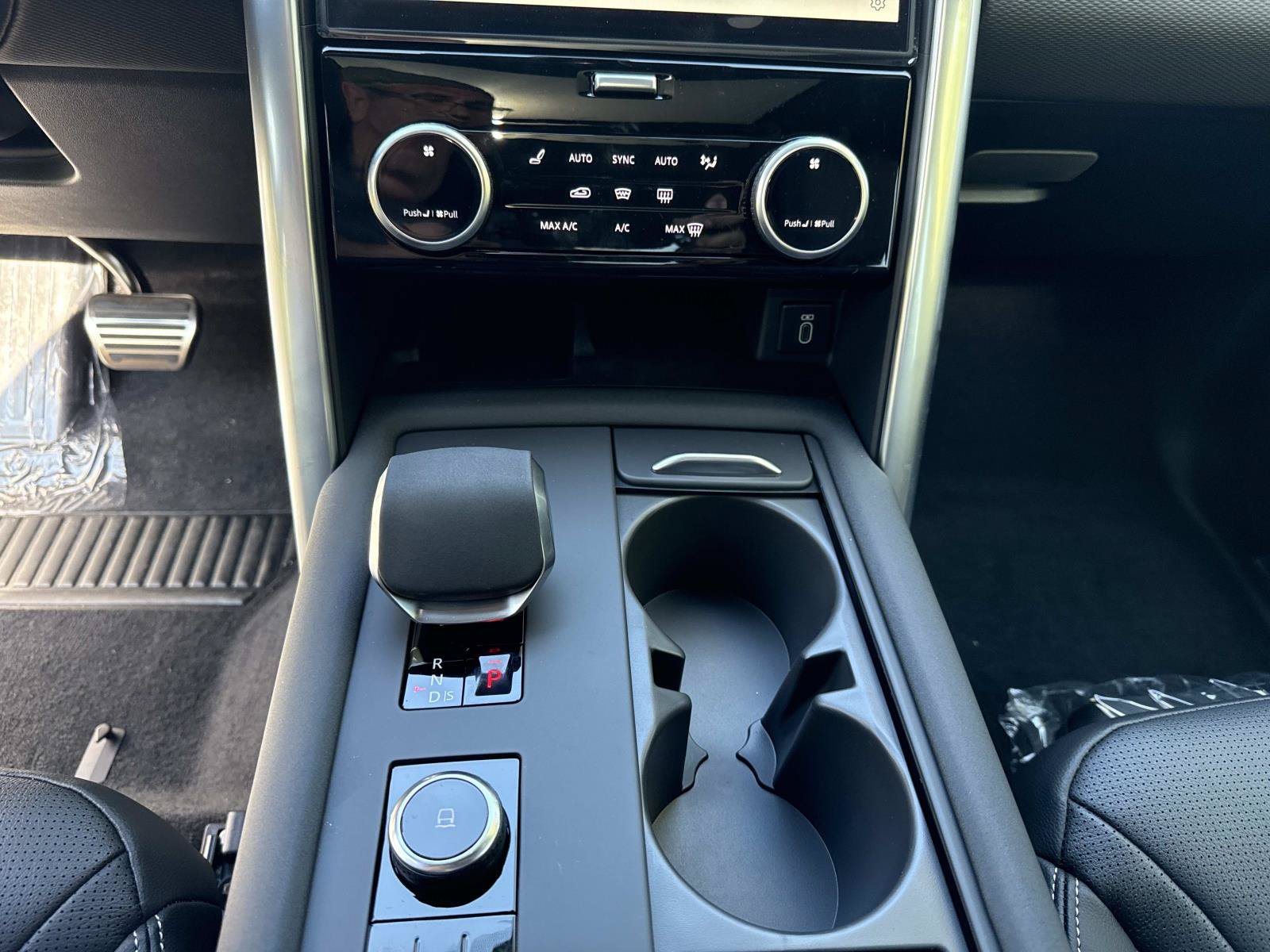 Certified 2026 Land Rover Discovery Limited Edition AWD/4WD image 29