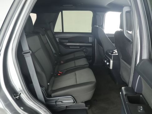 Used 2020 Ford Expedition XLT image 11