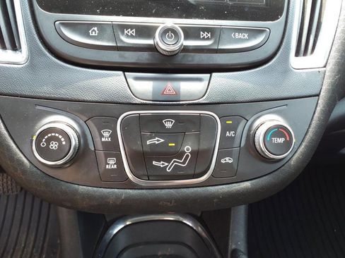 Used 2017 Chevrolet Malibu LT image 18