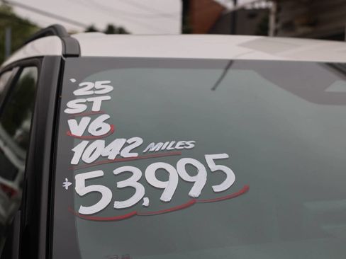 Used 2025 Ford Explorer ST AWD/4WD image 42