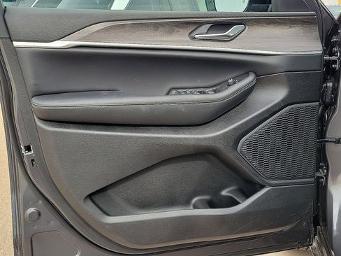 New 2026 Jeep Grand Cherokee Altitude image 10