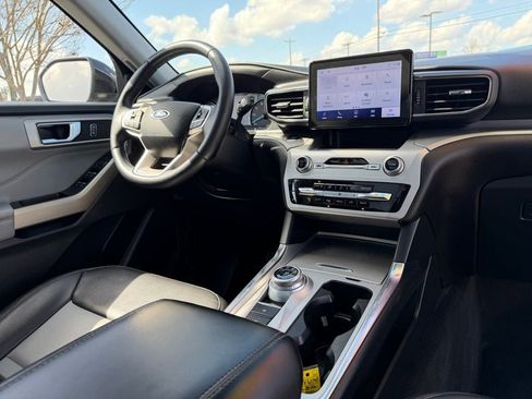 Used 2022 Ford Explorer XLT w/ Equipment Group 202A image 28