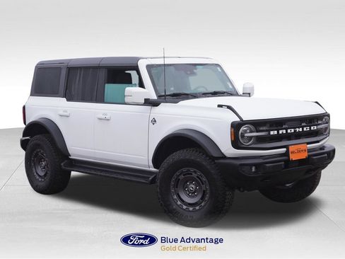 Certified 2025 Ford Bronco Outer Banks w/ Sasquatch Package image 1