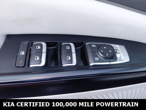 Used 2024 Kia Carnival LX image 18